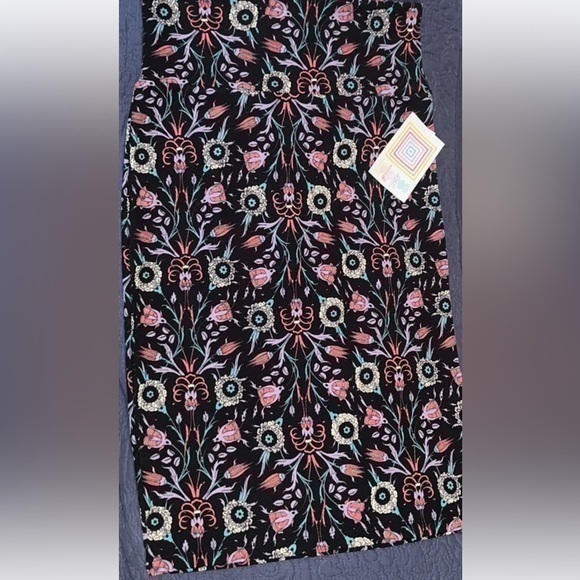 NWT Lularoe Cassie Skirt, black pink purple floral, size xs - Picture 1 of 1
